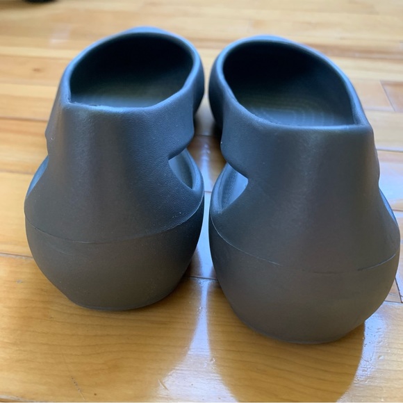 Crocs Women’s Sloane Flat Metallic Grey Size 6 - Picture 4 of 7